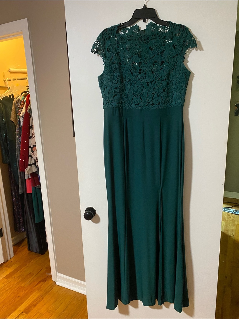 Elegant Green Lace Bodice Evening Dress - Brand Not Shown